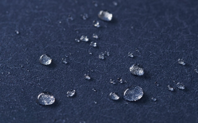 雨を弾くので、急な天候変化も安心